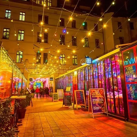 Luxurious Cozy 1br Apt - 2min Walk To Gozsduyard! Apartamento