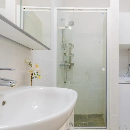 Luxurious Cozy 1br Apt - 2min Walk To Gozsduyard! Budapest