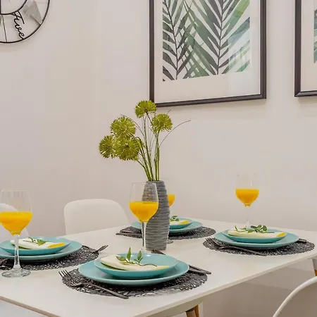 Luxurious Cozy 1br Apt - 2min Walk To Gozsduyard! Apartment Budapest