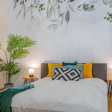 Luxurious Cozy 1br Apt - 2min Walk To Gozsduyard! * Budapest