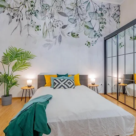Luxurious Cozy 1br Apt - 2min Walk To Gozsduyard! *