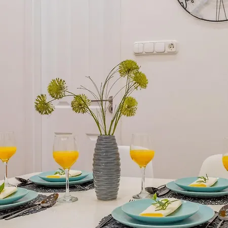 Luxurious Cozy 1br Apt - 2min Walk To Gozsduyard! Apartment Budapest