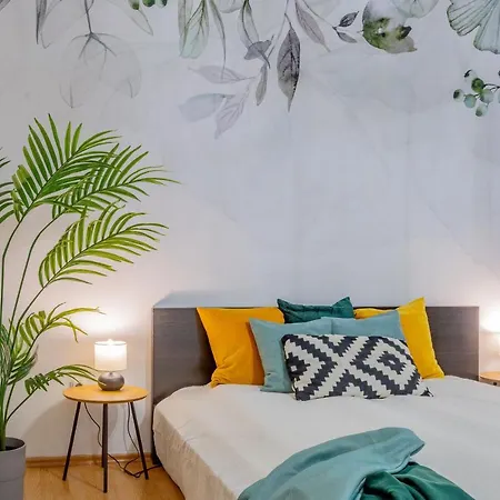 Luxurious Cozy 1br Apt - 2min Walk To Gozsduyard! Apartment Budapest