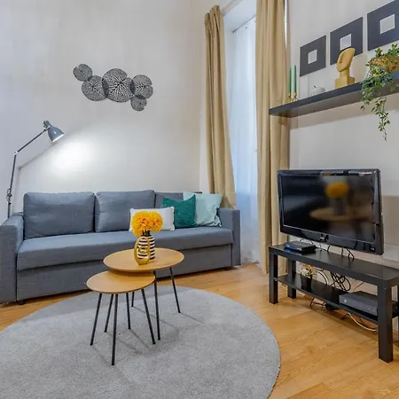 Apartment Luxurious Cozy 1br Apt - 2min Walk To Gozsduyard! *