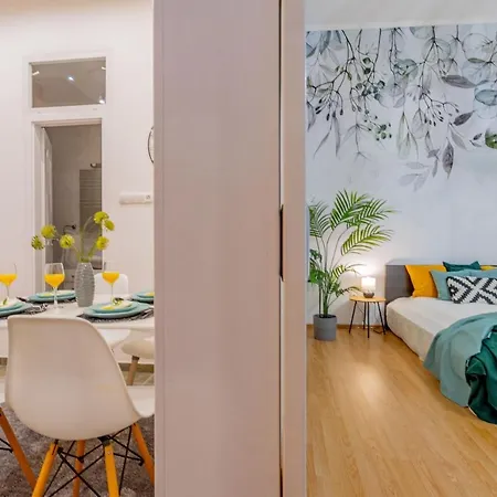 Luxurious Cozy 1br Apt - 2min Walk To Gozsduyard! Apartment