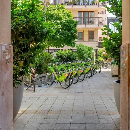 Luxurious Cozy 1br Apt - 2min Walk To Gozsduyard! Budapest