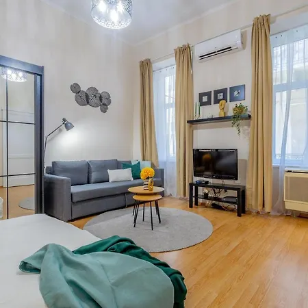 Luxurious Cozy 1br Apt - 2min Walk To Gozsduyard! Budapest