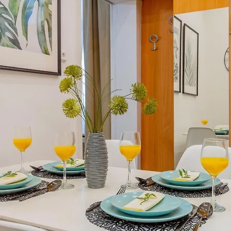 Luxurious Cozy 1br Apt - 2min Walk To Gozsduyard! *