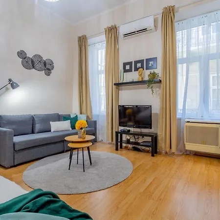 Apartment Luxurious Cozy 1br Apt - 2min Walk To Gozsduyard! Budapest
