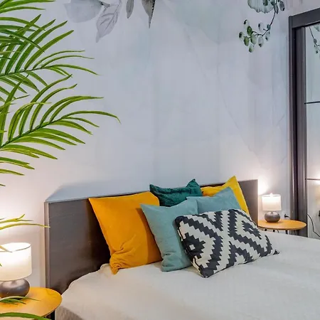 Luxurious Cozy 1br Apt - 2min Walk To Gozsduyard! *