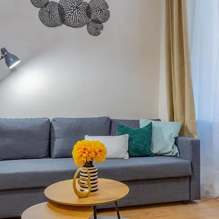 Luxurious Cozy 1br Apt - 2min Walk To Gozsduyard! Apartment Budapest