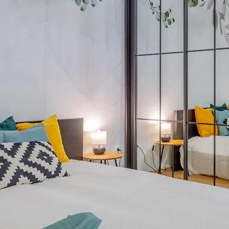 Luxurious Cozy 1br Apt - 2min Walk To Gozsduyard! Lägenhet